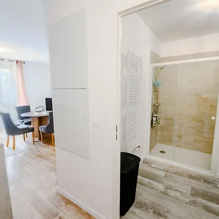 Pretty Island Of Calm In Apartment Bordeaux